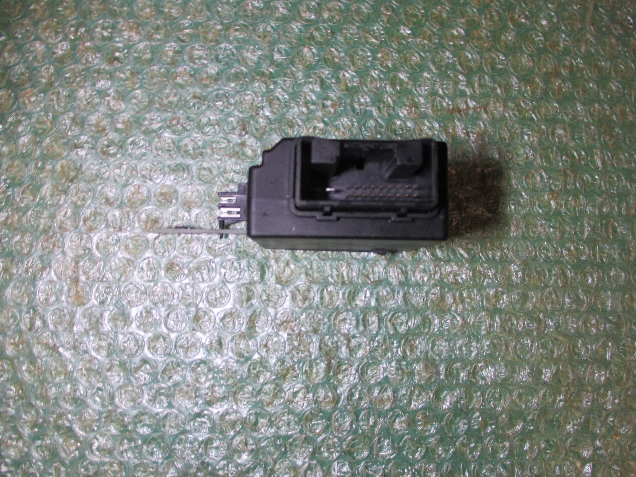 UNIDAD DE CONTROL ELEVALUNAS TRASERO IZQ. 965126-101 VOLKSWAGEN PASSAT (2008-2010) - Imagen 3