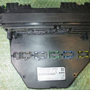 MODULO DE FUSIBLES SAM DEL MOTOR A2129005722 MERCEDES BENZ CLASE E (W212) (2009-2017) - MERCEDES BENZ CLASE C (W204) (2007-2014)